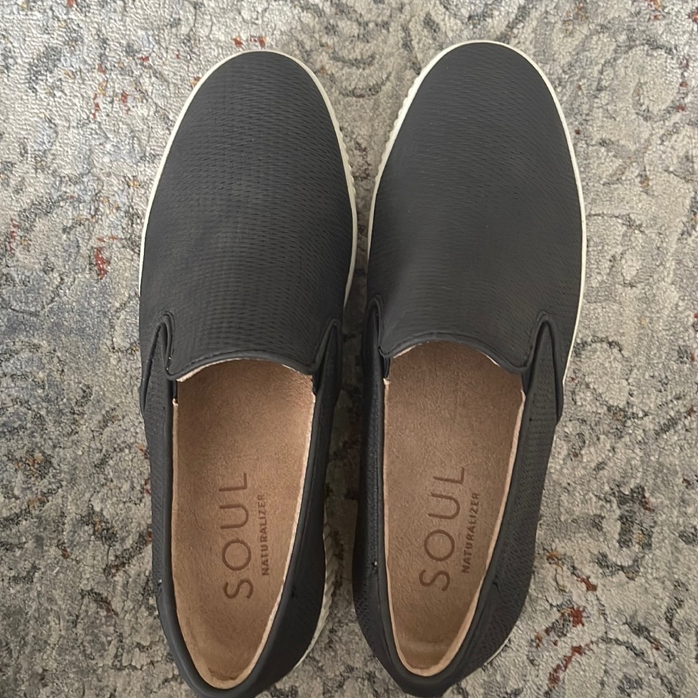Soul Naturalized TIA shoes size 8M. NEVER WORN.